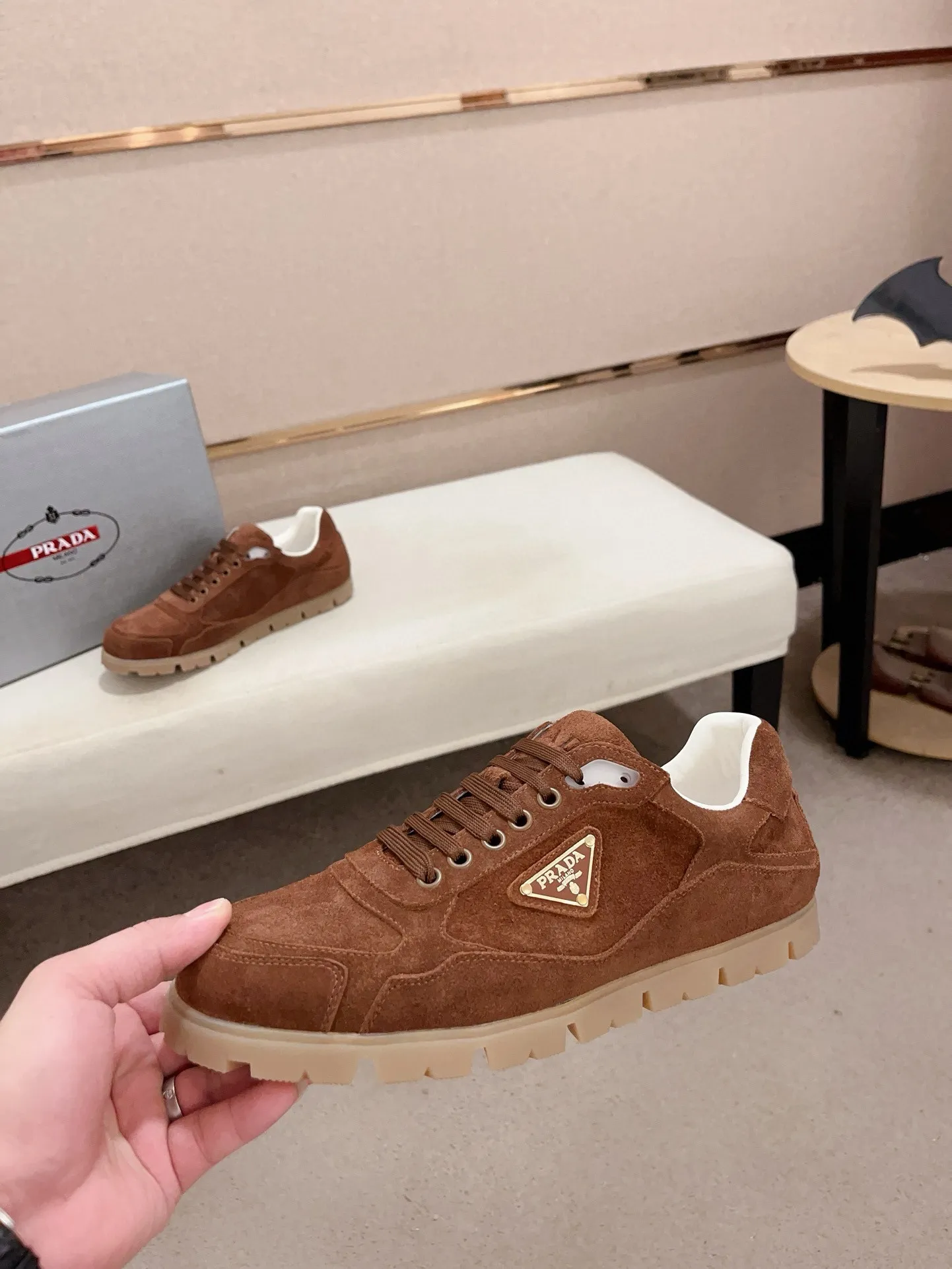 Men's shoes 💰 540💰 ✔️✔️✔️Higher version High-quality new PRADA (Prada) counters are launched at the same time. The new men's shoes and 😘 fabrics are made of high-tech glue-making technology. Lining: Full cowhide lining. 👍🏿 High-end ☄️ air-cushion molded anti-slip rubber outsole, exquisite lines, simple and elegant, comfortable and high-end for leisure travel. Code number: 38 to 44 (45 can be customized and cannot be returned or exchanged)